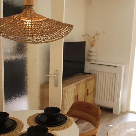 No 5 Aan Zee - 300 Meter Het Met Gratis Parkeergelegenheid Holiday home Noordwijk